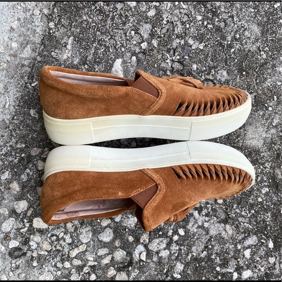 J/SLIDES camel suede perforated tassel platform loafers - Picture 6 of 11